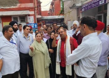 Sakeena Itoo visits Govt. Hospital Gandhinagar Jammu, assesses medical care facilities