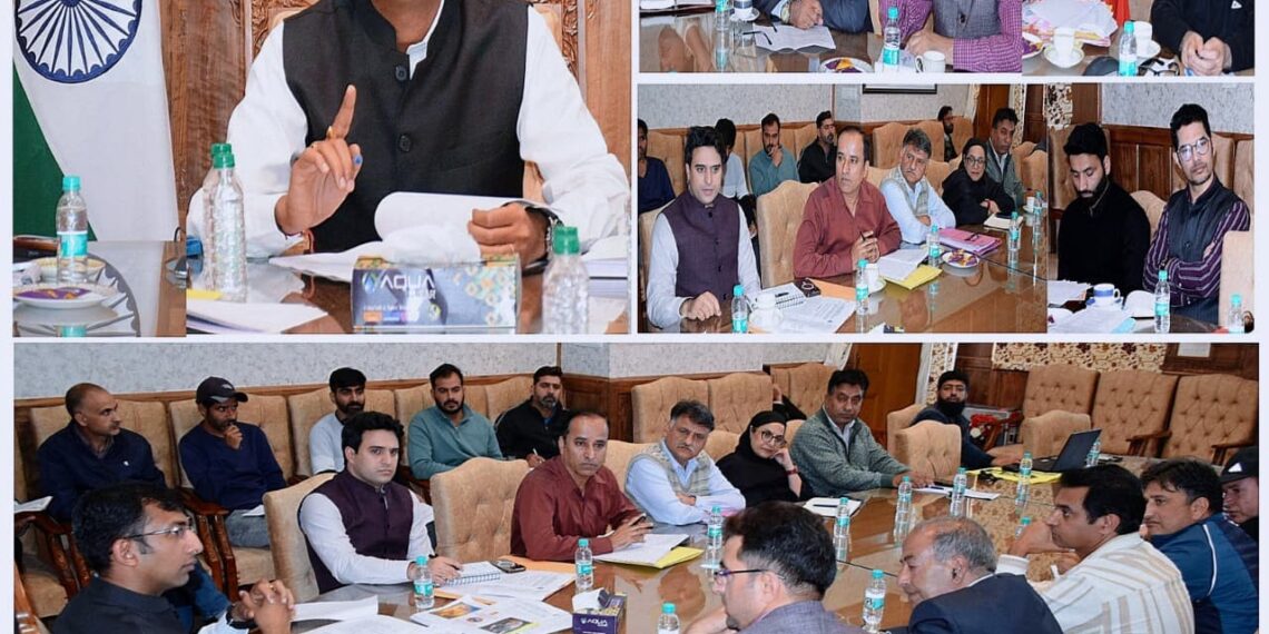 Div Com (K) reviews status of building permissions in Eco Sensitive Zones