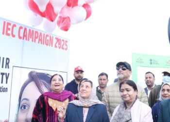 Sakeena Itoo flags off Red Run 2025 on HIV/AIDS awareness at Srinagar