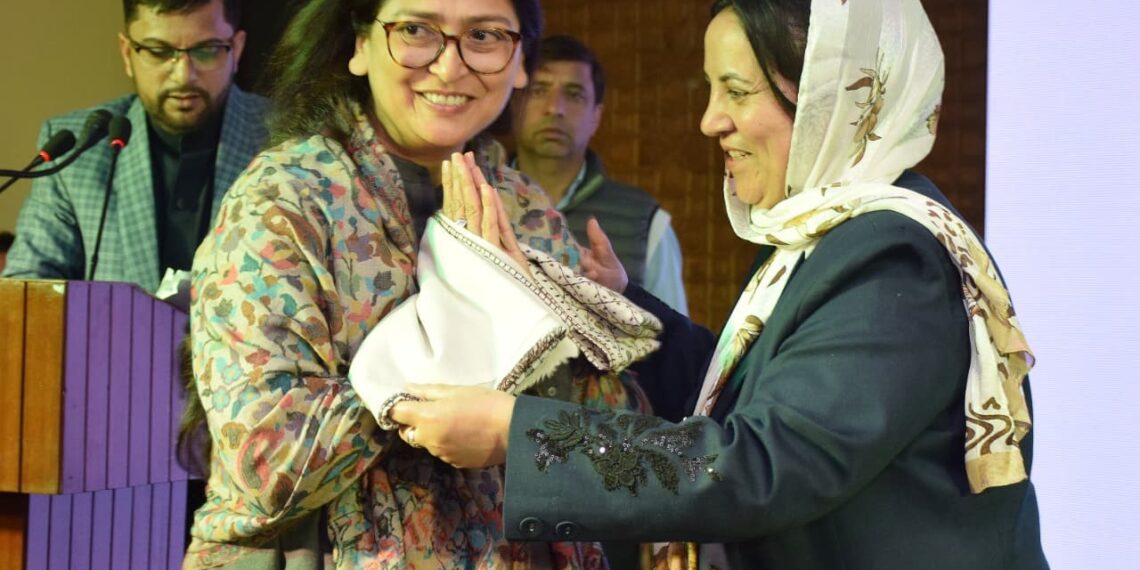 Sakeena Itoo Interacts With Visiting Parliamentary Standing Committee At Srinagar