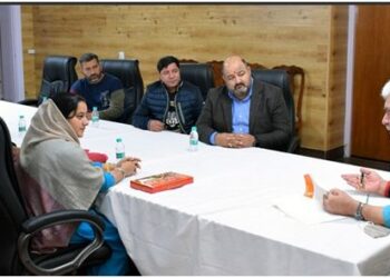 Former Minister, DDC member , delegations call on LG in Jammu