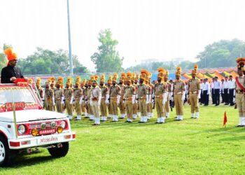 Full dress rehearsal held at MA Stadium: Div Comm Jammu hoists Tricolour, takes salute at March Past