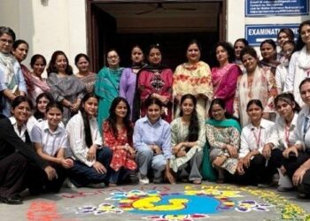 GCW Parade marks International Women’s Day with Human Chain, Rangoli Contest