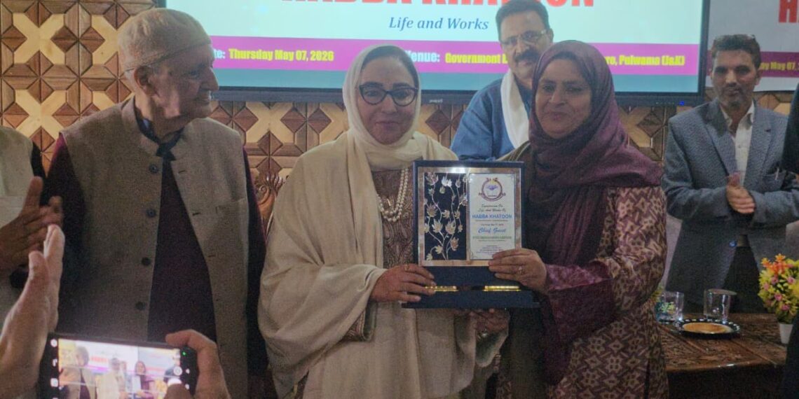 Dr Darakhshanaddreses seminar on Habba Khatoon by Sahitya Akademi as Chief Guest