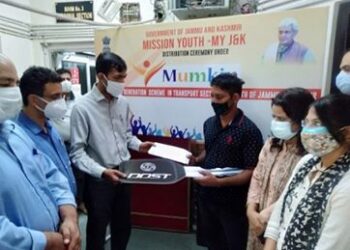 MUMKIN scheme: DC Jammu hands over keys of commercial vehicles to beneficiaries