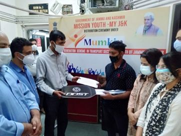 MUMKIN scheme: DC Jammu hands over keys of commercial vehicles to beneficiaries