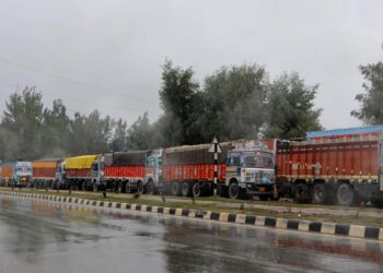 Jammu Srinagar Highway blocked for vehicular movement due to the continuous shooting of stones and heavy rainfall, on Wednesday