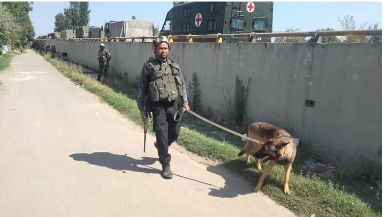 Suspicious object found on Srinagar-Baramulla highway, traffic suspended