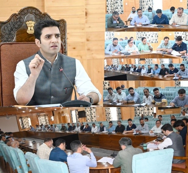 DC Kulgam reviews arrangements for I-Day celebrations