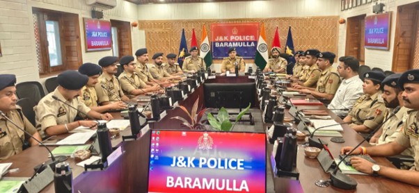 IGP Kashmir reviews security, law & order in Baramulla, Sopore