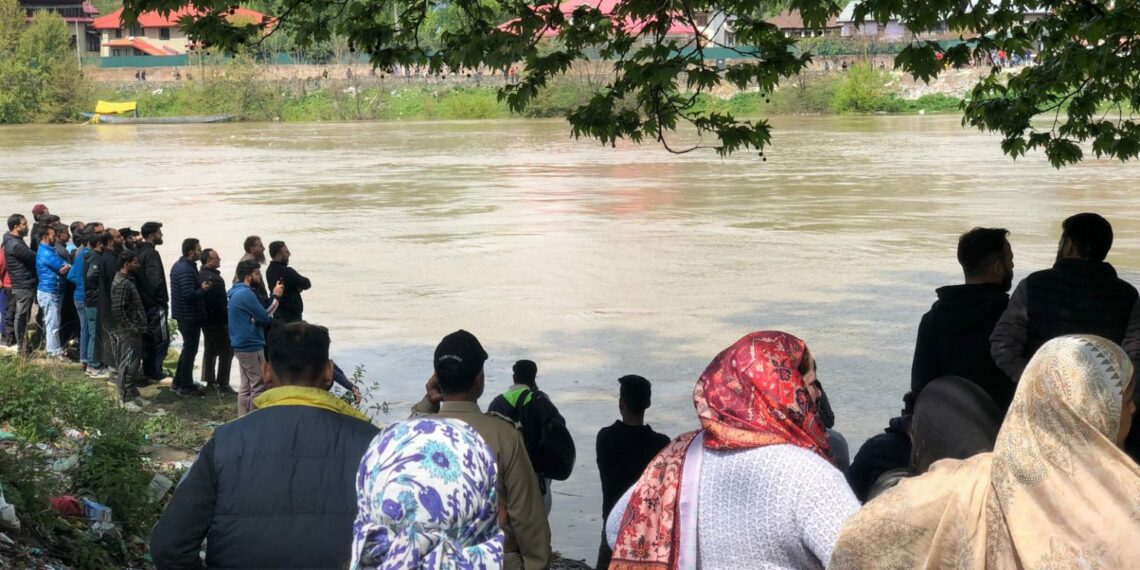 Boat capsizes in river Jehlum, twin kids, mother & boatman among 6 dead