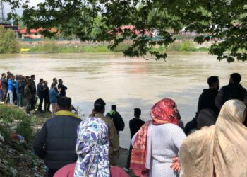 Boat capsizes in river Jehlum, twin kids, mother & boatman among 6 dead
