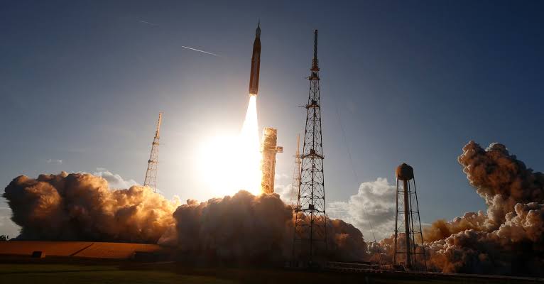 NASA’s historic Artemis-II Lunar mission with 4 Astronauts lifts off from KSC, Florida