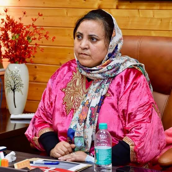 Sakeena Itoo takes stock of hailstorm damage across Kashmir division