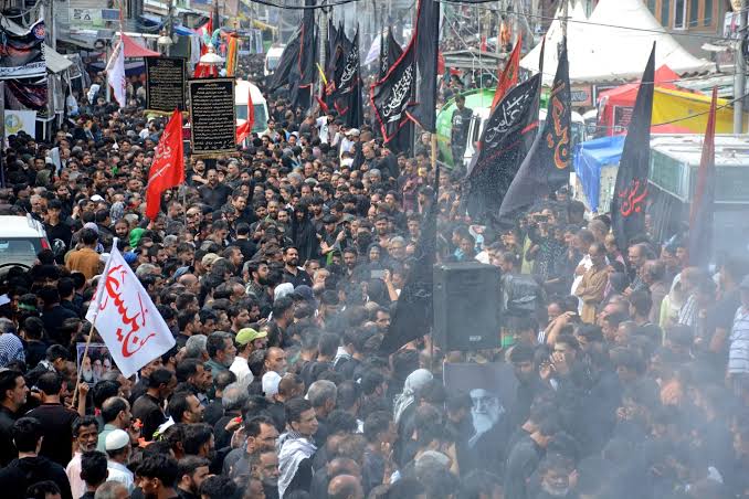 Thousands join 8th Muharram procession in Srinagar amid tight security