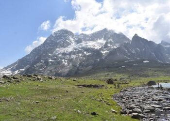 Search Operation Launched for Two Srinagar Boys Missing During Trek in Ganderbal