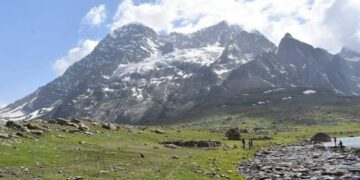 Search Operation Launched for Two Srinagar Boys Missing During Trek in Ganderbal