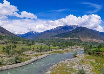 SDM Kangan Issues Advisory, Urges Public to Stay Away from Rivers, Nallahs Amid Rising Water Levels