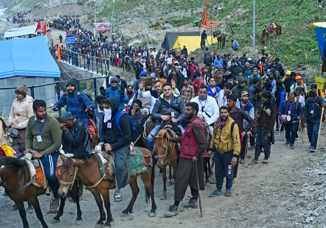 Fresh batch of over 5,200 Shri Amarnath Yatra pilgrims leave from Jammu
