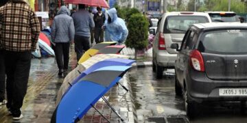 Heavy overnight rain inundates parts of Srinagar, MeT Predicts widespread rain