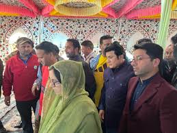 Sakeena Itoo visits Zainapora, expresses solidarity with MLA Showkat Hussain Ganie on mother’s demise