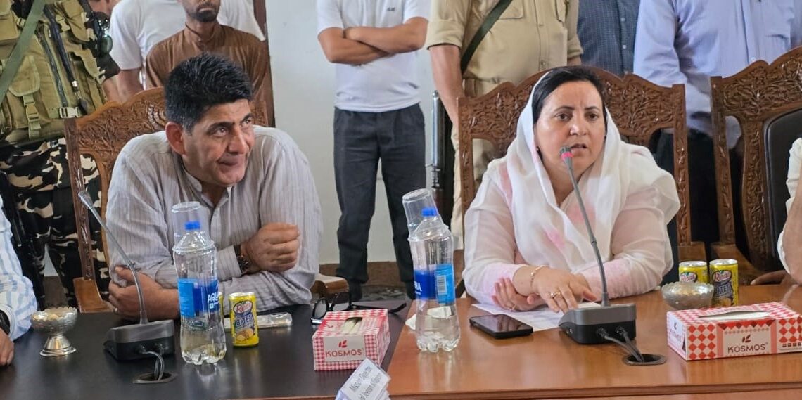 Sakeena Itoo meets various public delegations from Anantnag, Kulgam distts