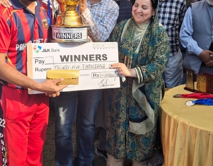 Sakeena Itoo witnesses Shaheed Wali Mohammad Itoo Cricket Tournament finale