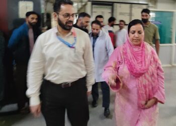 Sakeena Itoo conducts surprise inspection of GMC & Associated Hospital Anantnag