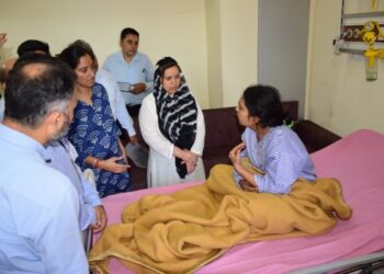 Sakeena Itoo visits GMC Jammu, enquires about the well being of injured girl students