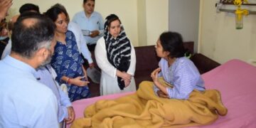 Sakeena Itoo visits GMC Jammu, enquires about the well being of injured girl students