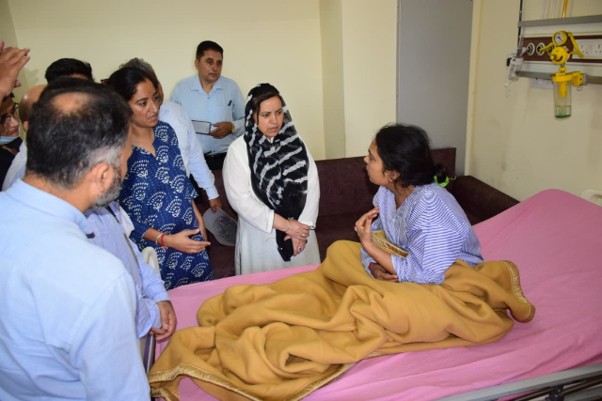 Sakeena Itoo visits GMC Jammu, enquires about the well being of injured girl students