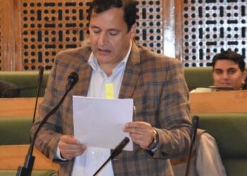 Horticulture, SKUAST- K conduct field surveillance, pest monitoring, mgmt to control leaf minor other diseases spread in orchards: Javid Dar