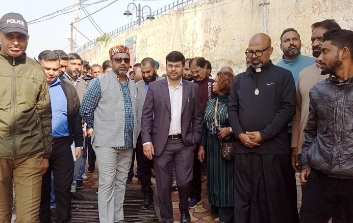 Municipal Commr Jammu visits City Churches, adjoining localities,