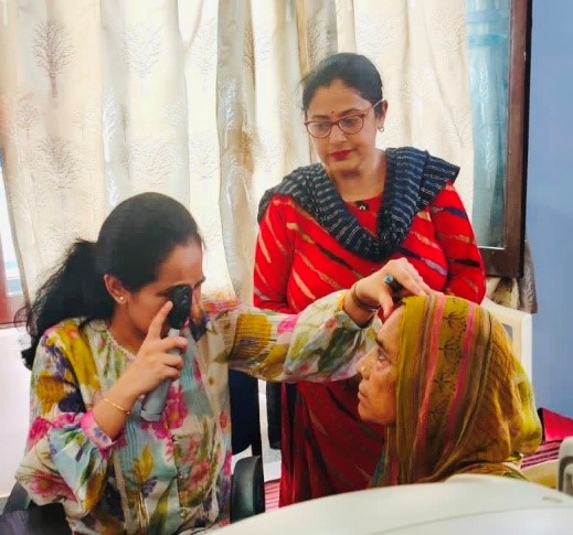 Mission Shakti, JKRLM host free health camp at Halqa Marh Jammu