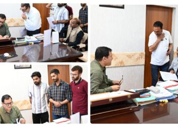 Javid Dar meets delegations; assesses their issues, concerns