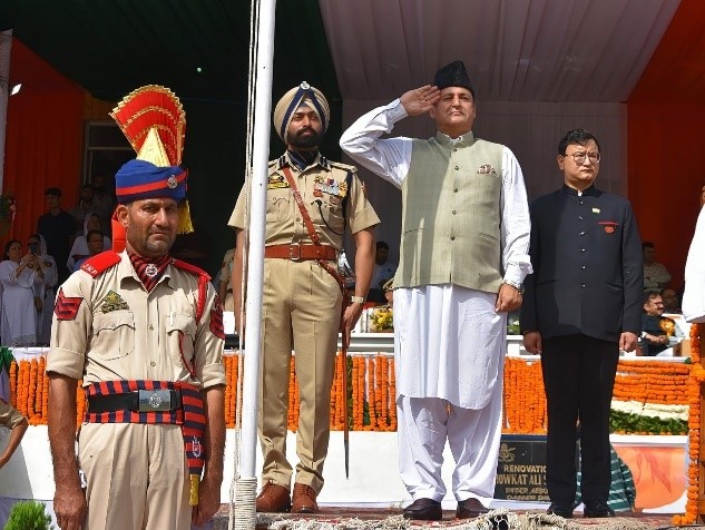 Javid Dar hoists Tricolour at Baramulla, highlights achievements, assures people-centric governance