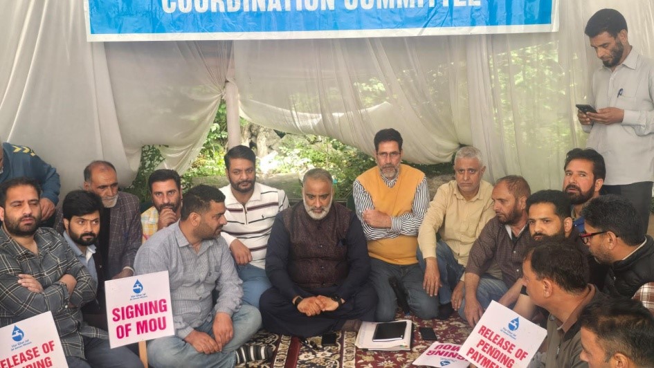 JJM Contractors Defer Strike After 11-Day Protest in Srinagar