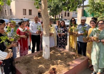 J&K Resident Commission observes Earth Day with plantation drives in Delhi, Amritsar