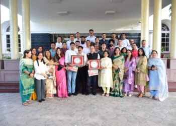 Senior JKAS Officers accorded warm send off on superannuation