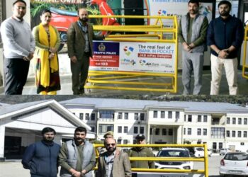 J&K Bank donates traffic barricades to Distt Admin Kishtwar under CSR