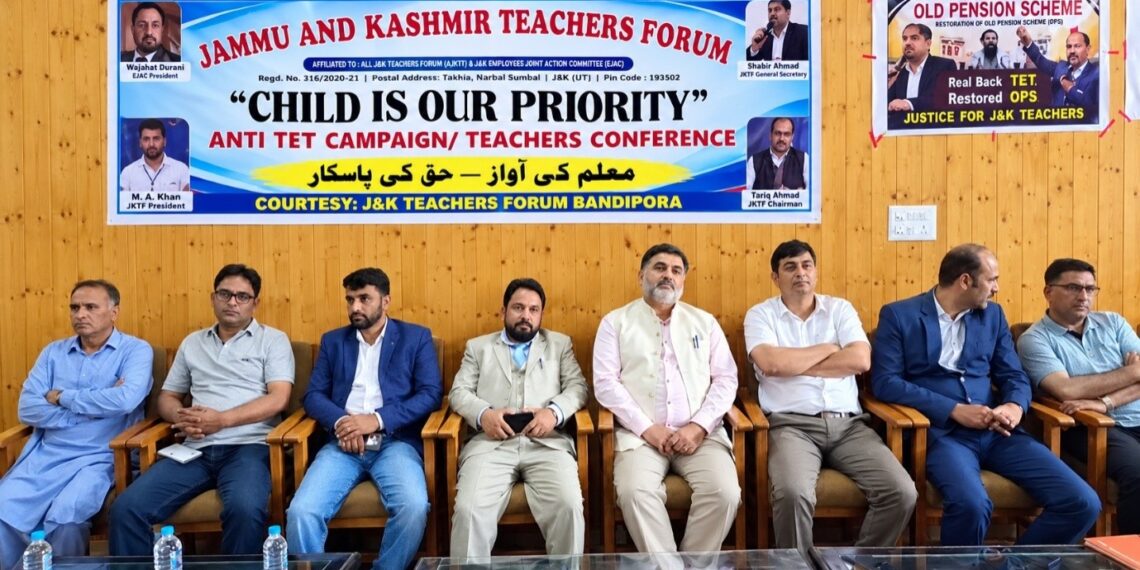 JK Teachers Forum Holds Meeting in Hajin, Discusses TET and Old Pension Scheme