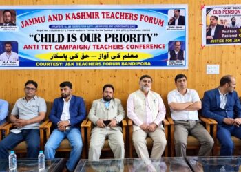 JK Teachers Forum Holds Meeting in Hajin, Discusses TET and Old Pension Scheme