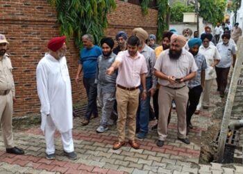 City Municipal Comr Jammu inspects civic amenities in Preet Nagar, Calls for time-bound redress of public issues