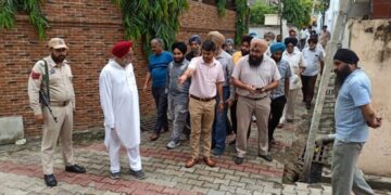 City Municipal Comr Jammu inspects civic amenities in Preet Nagar, Calls for time-bound redress of public issues