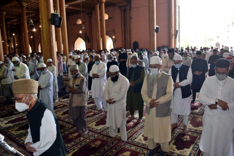 Friday prayers offered at Jamia Masjid, Srinagar after 3 months