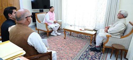 Dy Mayor JMC calls on LG in Jammu