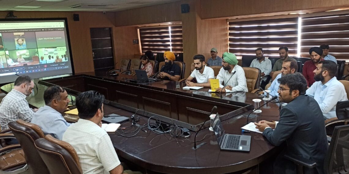 City Municipal Commr Jammu reviews street light maintenance, Suspends 3 employees for negligence