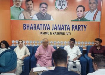 Ashok Koul Reviews Ongoing Programmes with BJP All Morchas in Srinagar