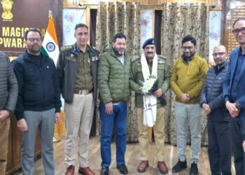 District Admin Kupwara bids farewell to outdoing ASP Kupwara