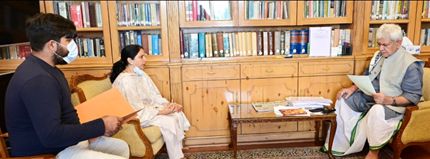 Member DDC Poonch, Chairperson Arising Kmr call on LG in Srinagar